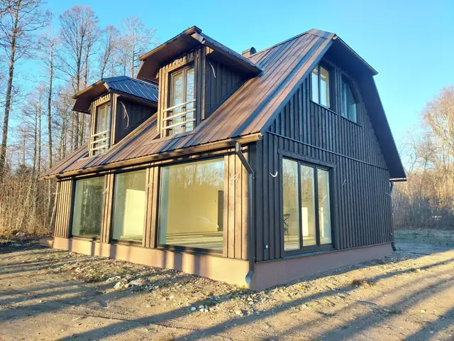 Kahekordne kivimaja puitfassaadiga – Süld Ehitus, Saaremaa